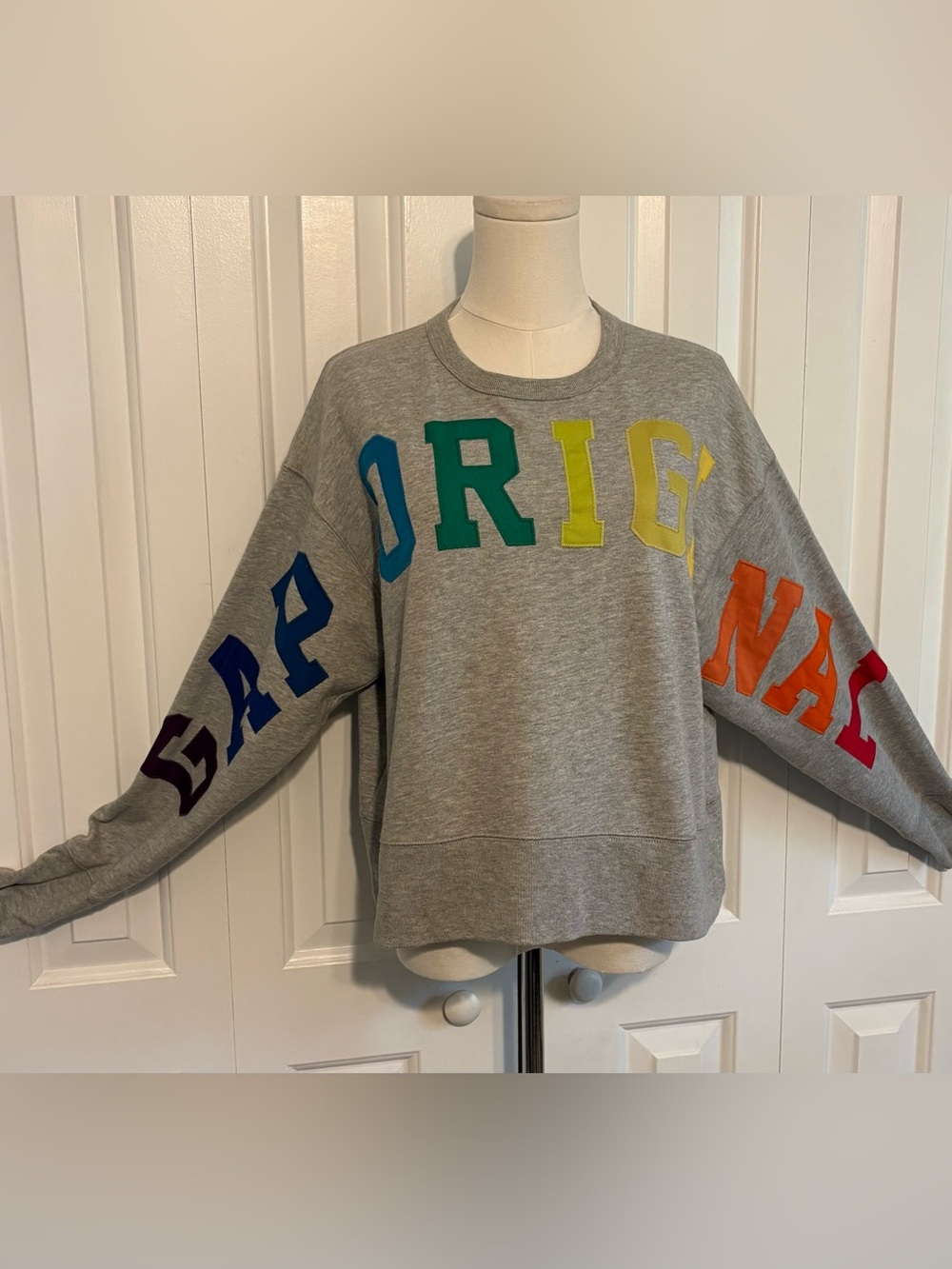 GAP Gray Crewneck Sweatshirt “Original” in Multicolor Lettering, Size M